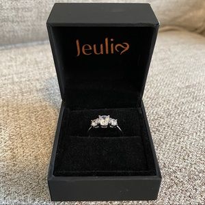 Jeulia Three Stone Round Cut Ring New with Tag